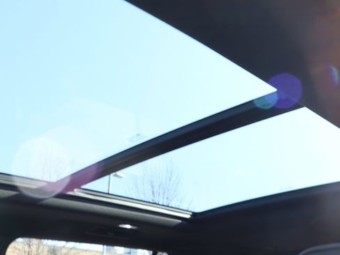 Certified 2022 GMC Yukon XL Denali w/ Denali Premium Package image 20