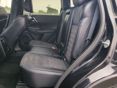 Used 2024 Mitsubishi Outlander SE image 29