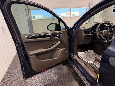 Used 2018 Porsche Macan AWD/4WD image 6