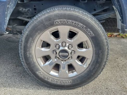Used 2019 Ford F350 Lariat w/ Lariat Ultimate Package AWD/4WD image 3