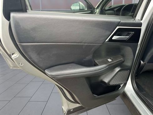 Used 2024 Mitsubishi Outlander AWD image 19