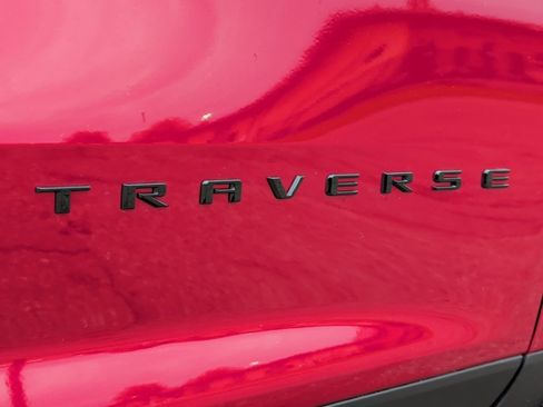 Used 2025 Chevrolet Traverse Z71 w/ LPO, Floor Liner Package AWD/4WD image 41