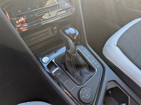 New 2026 Volkswagen Taos SE image 10