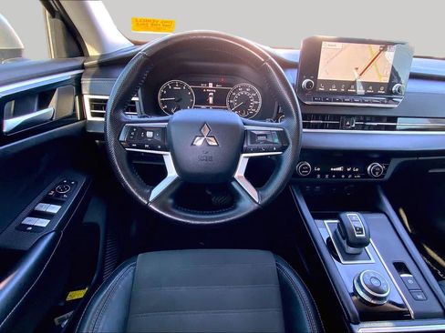 Used 2022 Mitsubishi Outlander SE FWD image 6