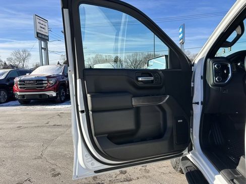 Certified 2022 GMC Sierra 1500 AT4 w/ AT4 Preferred Package image 28