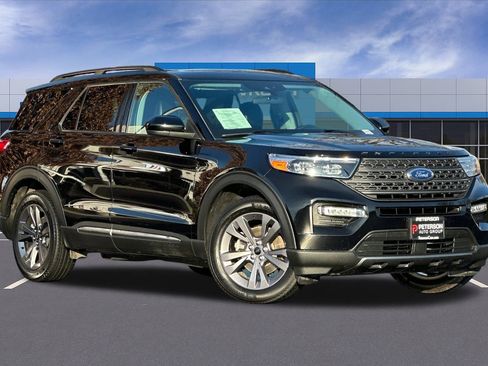 Used 2024 Ford Explorer XLT w/ Equipment Group 202A image 2