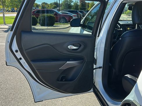 Used 2022 Jeep Cherokee Latitude Lux image 20