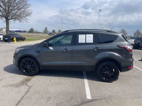 Used 2017 Ford Escape SE w/ Equipment Group 201A image 6