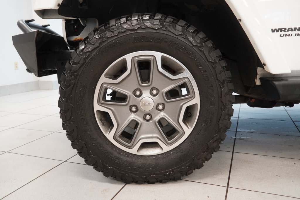 Used 2015 Jeep Wrangler Unlimited Rubicon w/ Connectivity Group AWD/4WD image 14