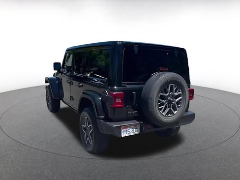 Used 2025 Jeep Wrangler Unlimited Sahara AWD/4WD image 15