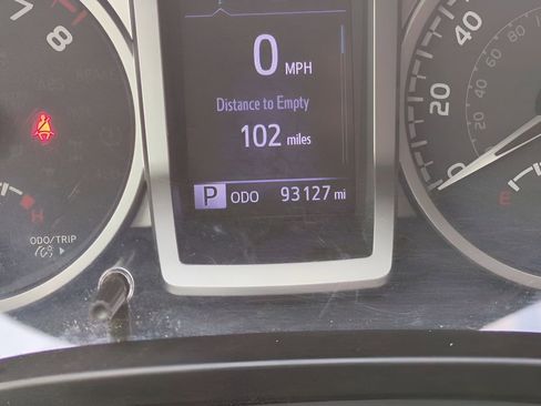 Certified 2020 Toyota Tacoma SR5 image 25