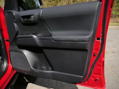 Used 2023 Toyota Tacoma TRD Sport AWD/4WD image 40