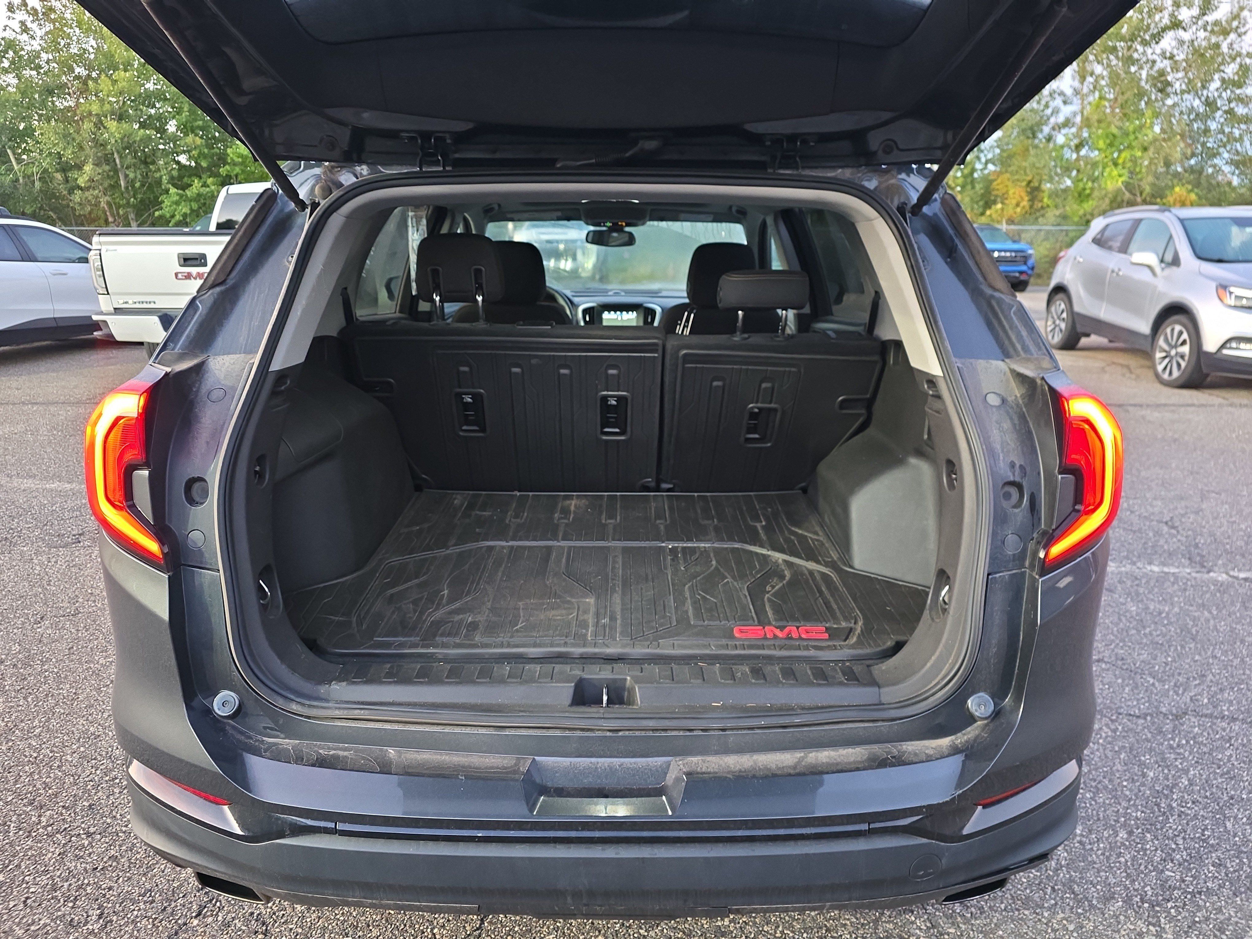 Used 2019 GMC Terrain SLE w/ Driver Convenience Package AWD/4WD image 5
