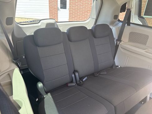 Used 2009 Dodge Grand Caravan SE FWD image 17