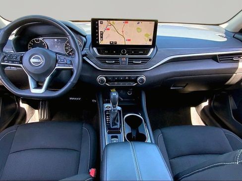 Used 2024 Nissan Altima 2.5 SV w/ SV Premium Package image 7