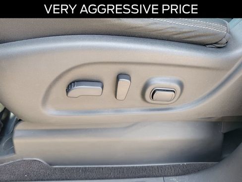 Used 2017 Nissan Titan SV AWD/4WD image 18