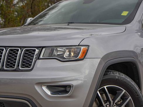 Used 2018 Jeep Grand Cherokee Limited image 3