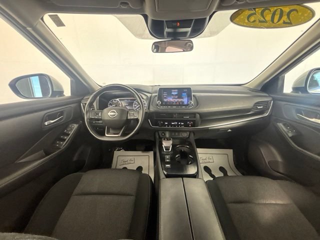 Used 2025 Nissan Rogue SV FWD image 22
