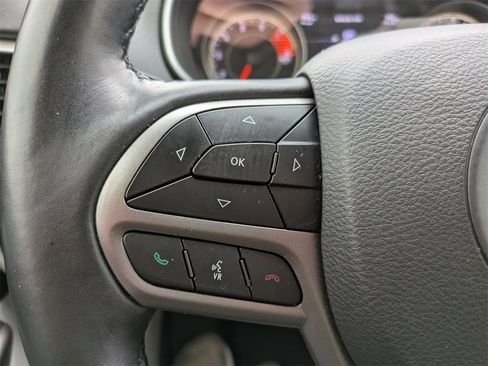 Used 2021 Jeep Cherokee Latitude Lux w/ Comfort/Convenience Group image 21