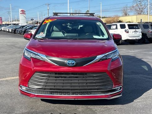 Used 2021 Toyota Sienna XLE image 24