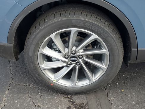 New 2026 Lincoln Corsair Premiere image 5