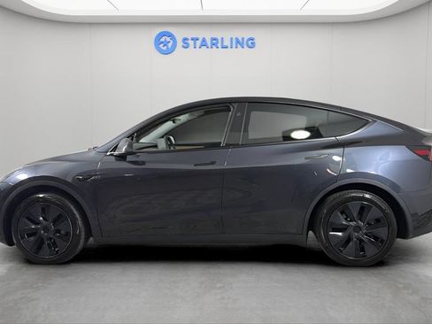 Used 2025 Tesla Model Y Long Range RWD image 3