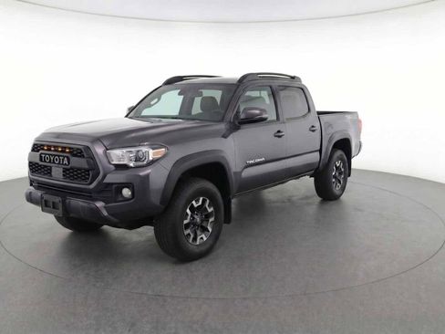 Used 2018 Toyota Tacoma TRD Off-Road AWD/4WD image 1