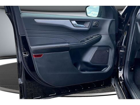 Used 2025 Ford Escape SE w/ PHEV Premium Package FWD image 24