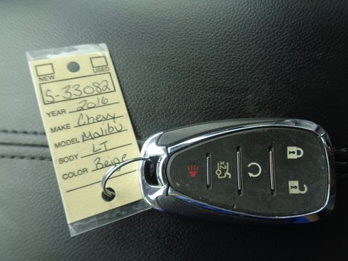 Used 2016 Chevrolet Malibu LT w/ Leather Package FWD image 18