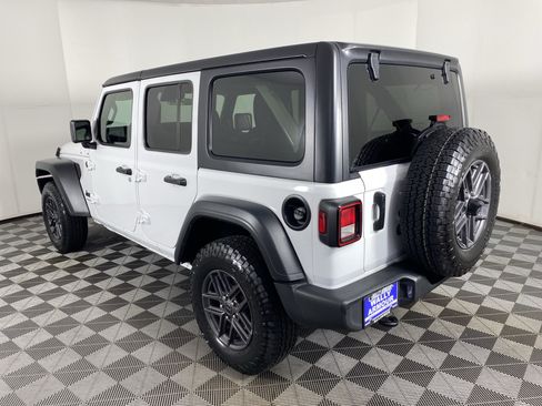 Used 2024 Jeep Wrangler Unlimited Sport AWD/4WD image 9