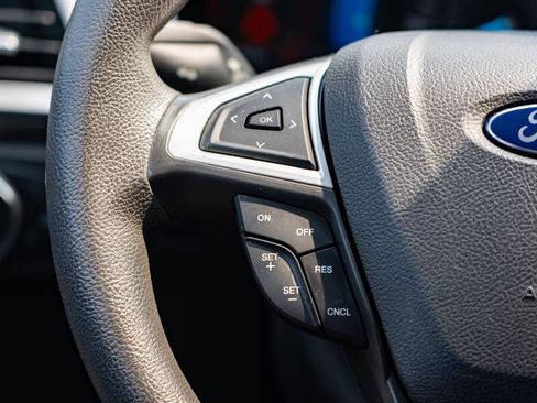 Used 2016 Ford Fusion SE FWD image 16