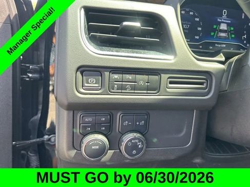 Used 2024 Chevrolet Suburban Premier AWD/4WD image 17