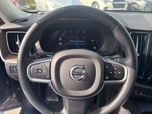 Used 2022 Volvo XC60 B5 Momentum image 25