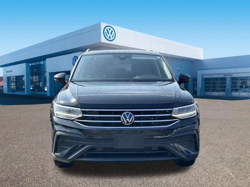 Used 2022 Volkswagen Tiguan SE w/ Panoramic Sunroof Package image 2