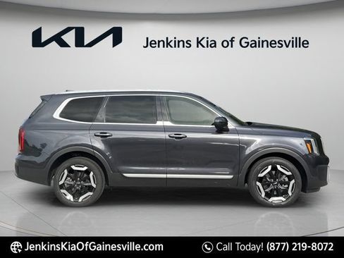 Used 2025 Kia Telluride S FWD image 8