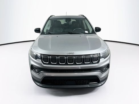 Used 2022 Jeep Compass Latitude w/ Sun and Sound Group AWD/4WD image 2