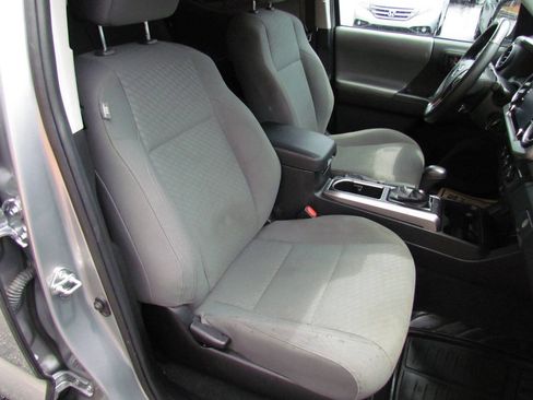 Used 2021 Toyota Tacoma SR5 RWD image 17