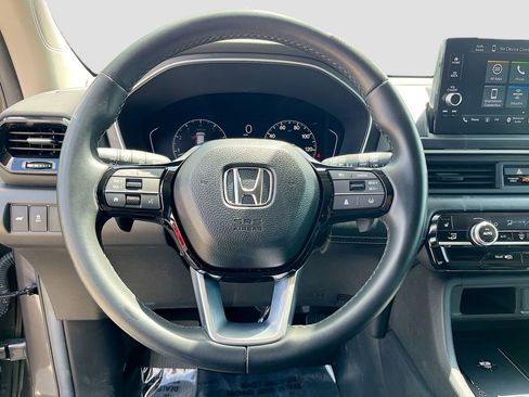 Used 2025 Honda Pilot EX-L image 11