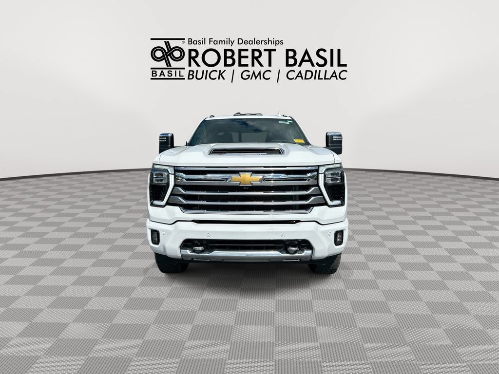 Used 2026 Chevrolet Silverado 2500 High Country w/ High Country Premium Package AWD/4WD image 3