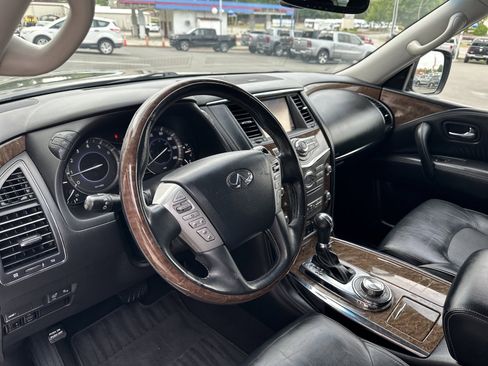 Used 2017 INFINITI QX80 4WD w/ Driver Assistance Package image 21