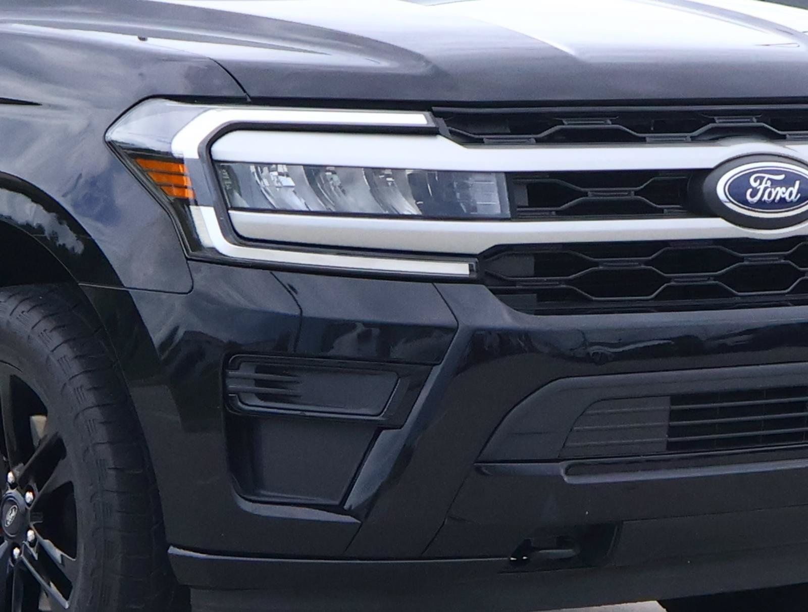 Used 2023 Ford Expedition XLT AWD/4WD image 8
