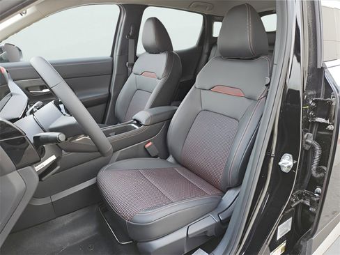 New 2026 Nissan Kicks SR image 12