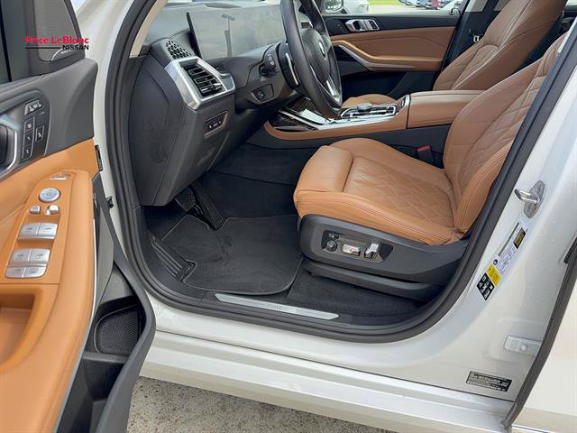 Used 2024 BMW X7 xDrive40i w/ Premium Package AWD/4WD image 34