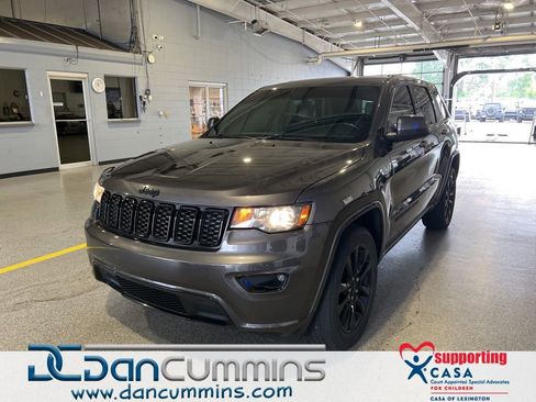 Used 2017 Jeep Grand Cherokee Altitude AWD/4WD image 1