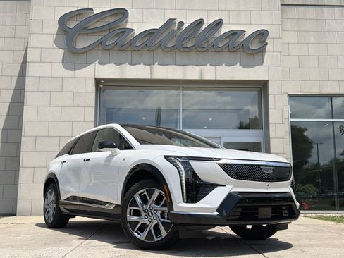 Used 2025 Cadillac Optiq Luxury 1 AWD/4WD image 1
