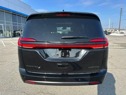 Used 2025 Chrysler Pacifica Limited