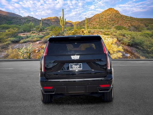 Used 2022 Cadillac Escalade Sport Platinum w/ LPO, ONYX Package AWD/4WD image 9
