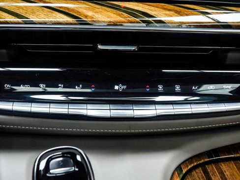 Used 2022 Cadillac Escalade Premium Luxury Platinum w/ Heavy-Duty Trailer Package image 24