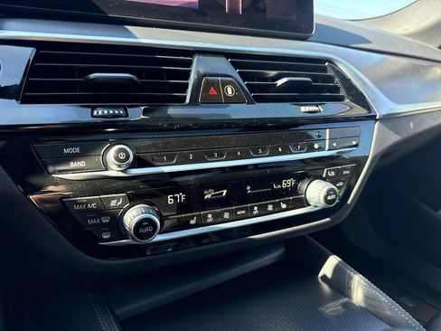 Certified 2023 BMW 530e xDrive w/ Premium Package AWD/4WD image 18