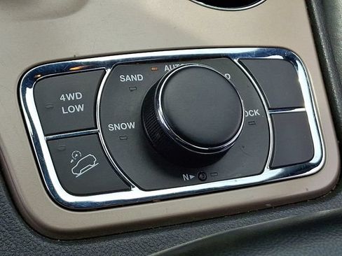 Used 2014 Jeep Grand Cherokee Limited AWD/4WD image 16